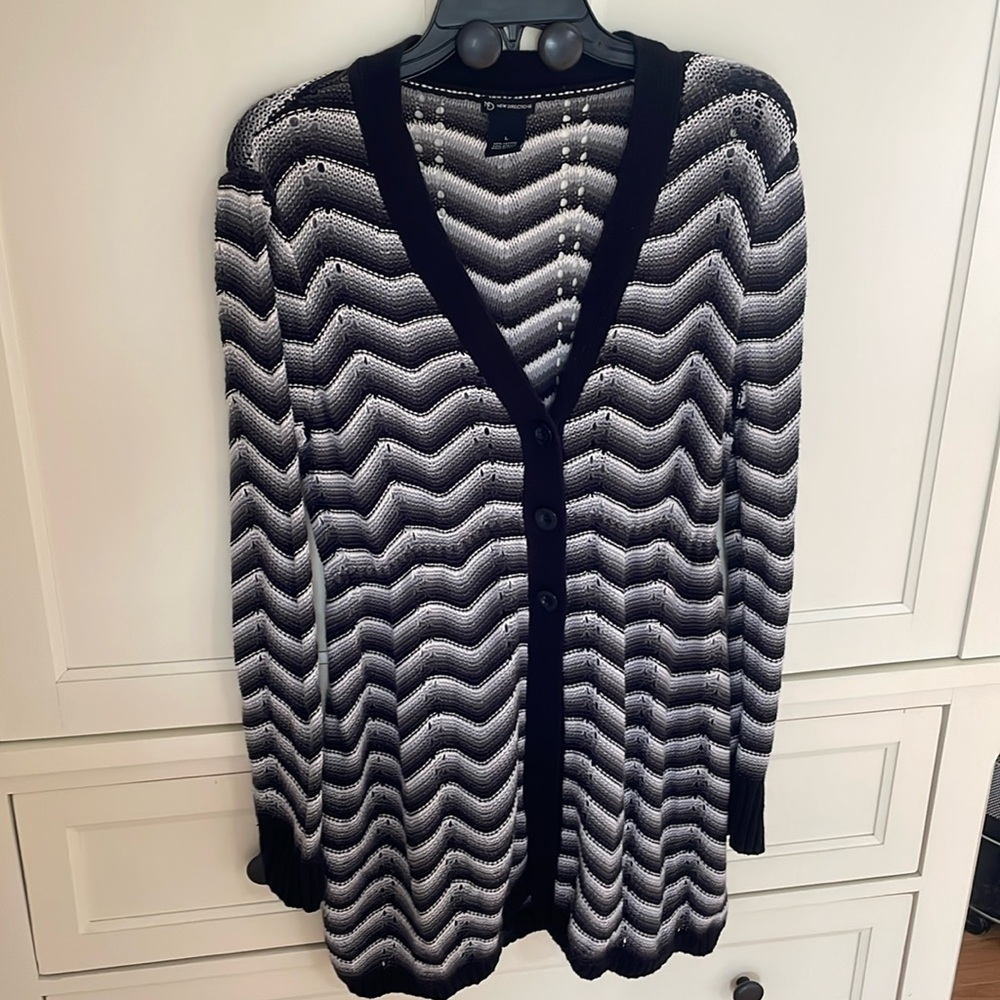 New Directions Women’s Light Cardigan Sweater with 3 button design Womens Size L